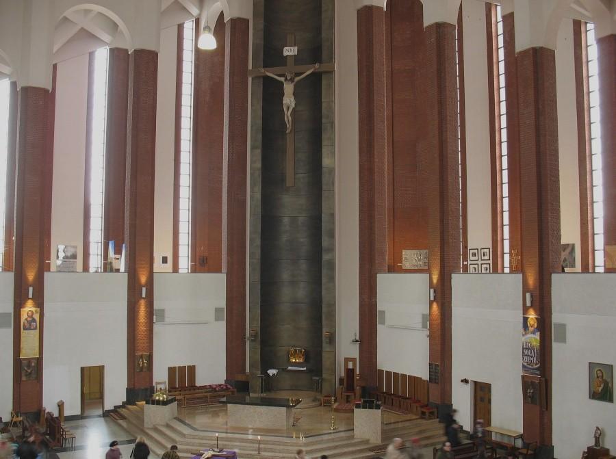Wnętrze kościoła św. Tomasza Apostoła na Ursynowie