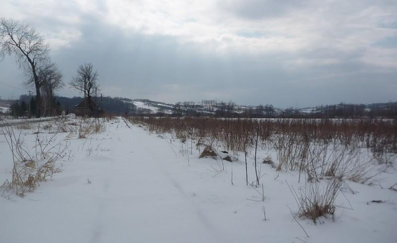Wiosenną fotorelację z wiosennego Podkarpacia rozpoczynam wiosenną fotką torów kolejki wąskotorowej. Widać je wyraźnie tuż pod tym wiosennym śniegiem :)