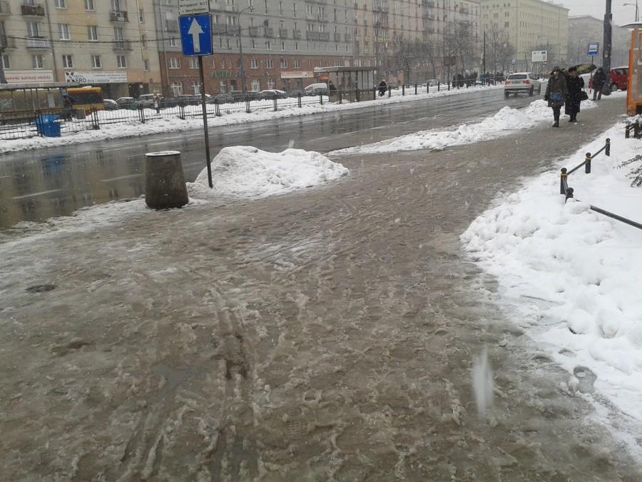 Grójecka/Banacha chodnik