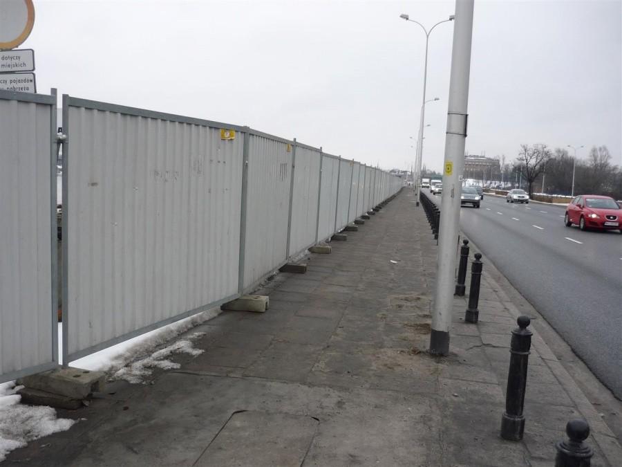Płot jaki jest, każdy widzi. Ten odgradza Wybrzeże Gdańskie od Wisły