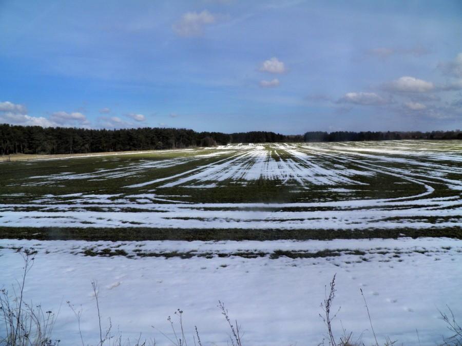 Śnieg na polach pod Blankensee 6 kwietnia 13 r.