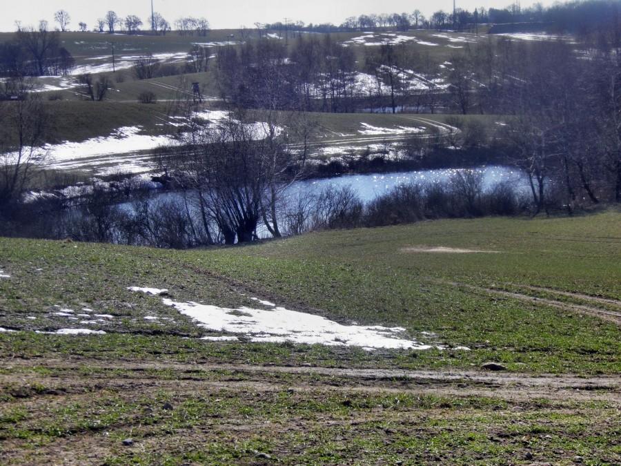 Okolice Ladenthin - 7 kwietnia 13 r. nadal na polach leży śnieg.