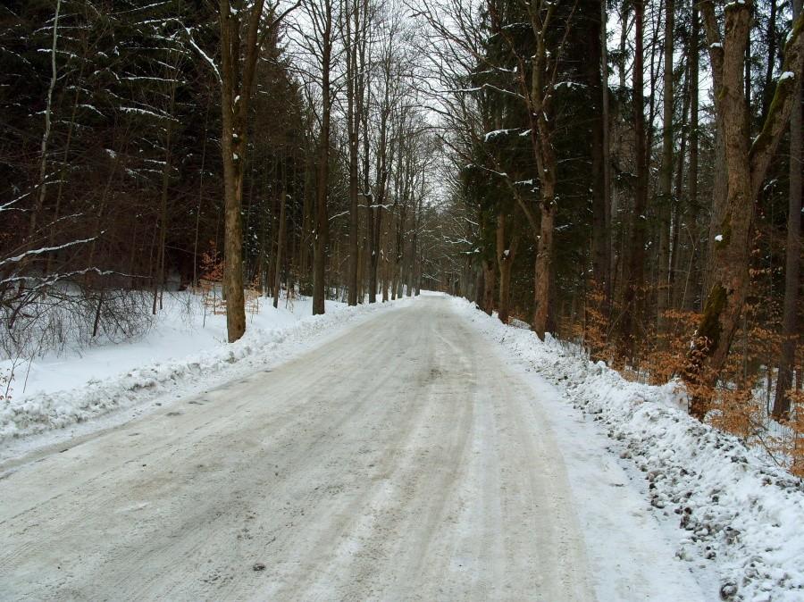300 metrów od skrętu na skrzyżowaniu ze Szczytnej na Batorów koniec radości ;( co to jest śnieg tak sypki jak piasek rower lata na boki i zapada się a gdzie ta wiosna mruczę sobie, jeszcze ;).