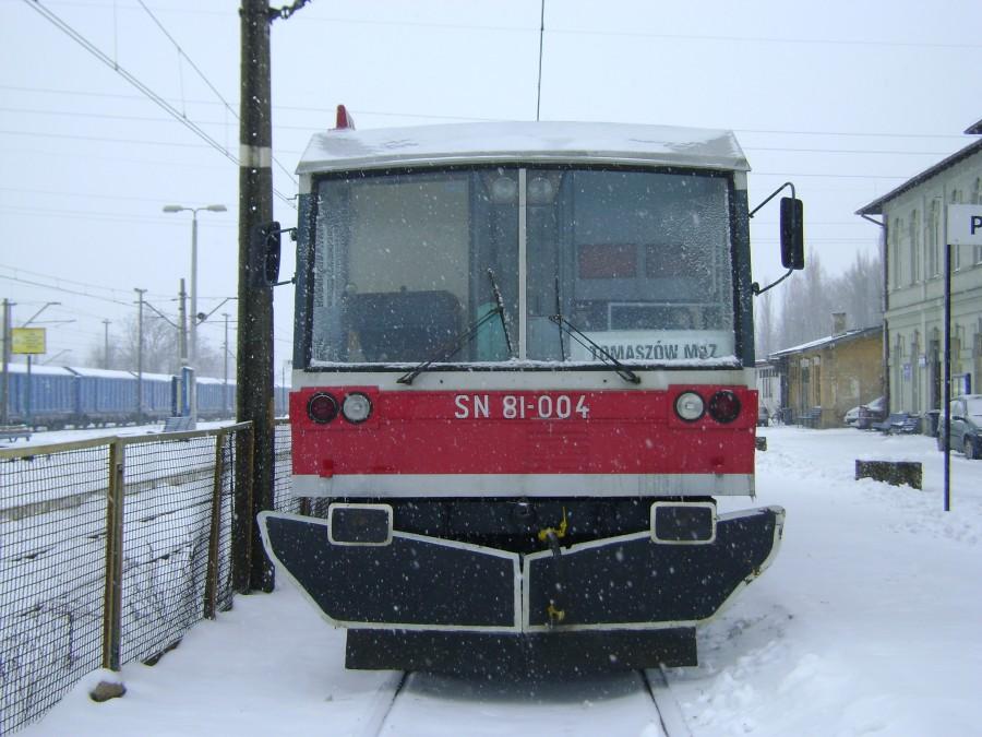 SN81-004 na dworcu w Tomaszowie Mazowieckim