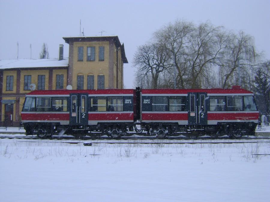 SN81-004 na dworcu w Opocznie
