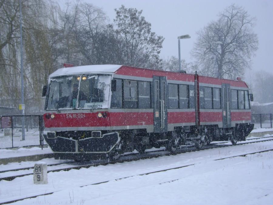 SN81-004 na dworcu w Opocznie