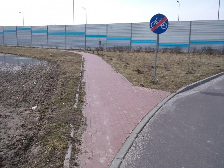 Wandale od znaków drogowych znowu dali o sobie znać.