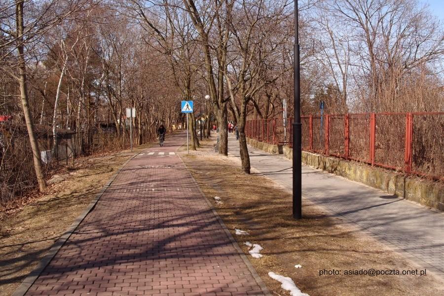 Droga rowerowa przy promenadzie nadmorskiej