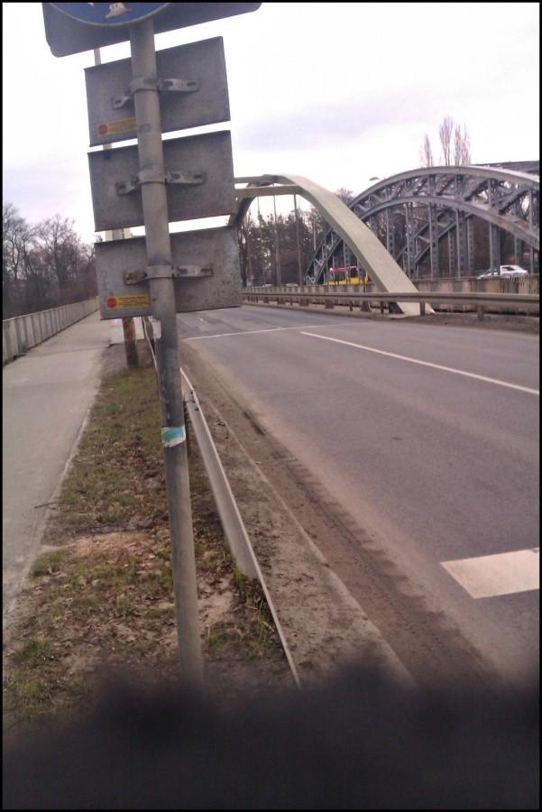 Idiotycznie postawiony znak.