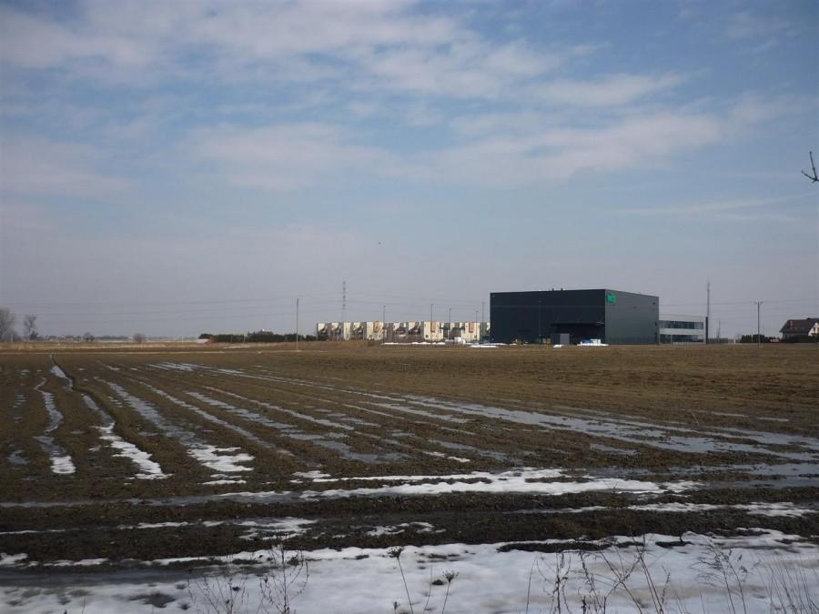 Osiedle, Zakład, pola - to Lesznowola.Widok z drogi 721