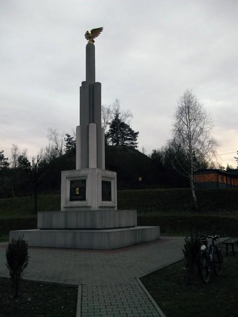 Pomnik w Krzeszowicach