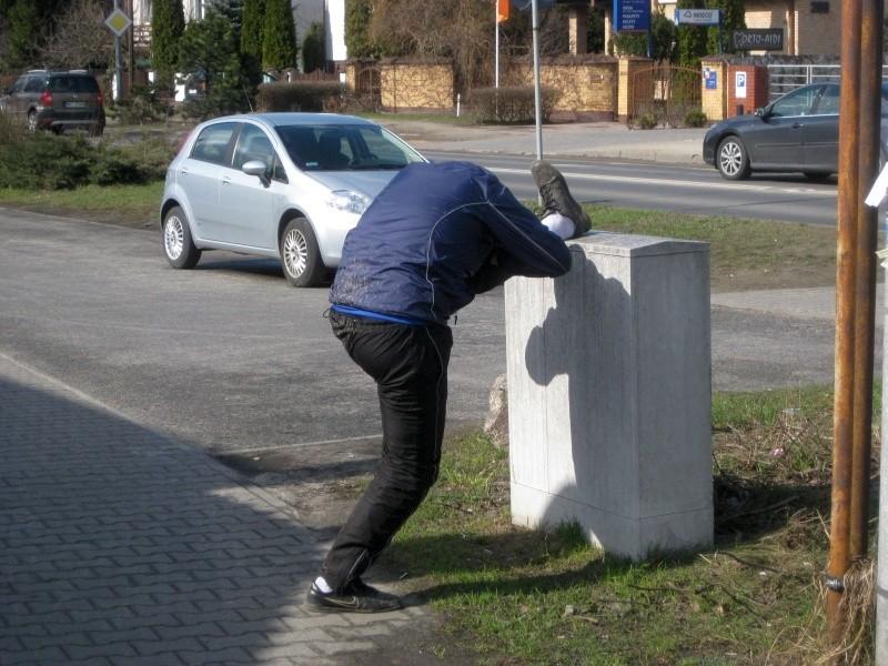 Rozciąganie na ulicy - ten to jest dobry :-)))
