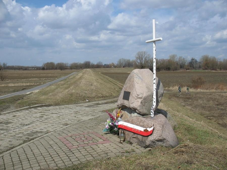 Pomnik żołnierzy 1. Samodzielnej Brygady Kawalerii WP