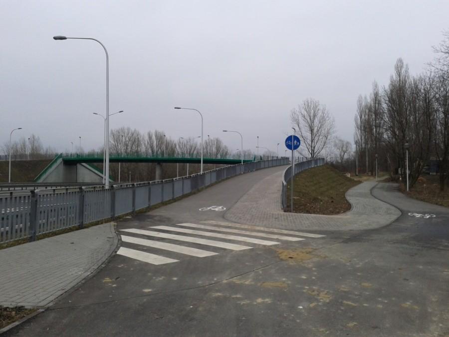 Żadna z tych dróg nie prowadziła na most..