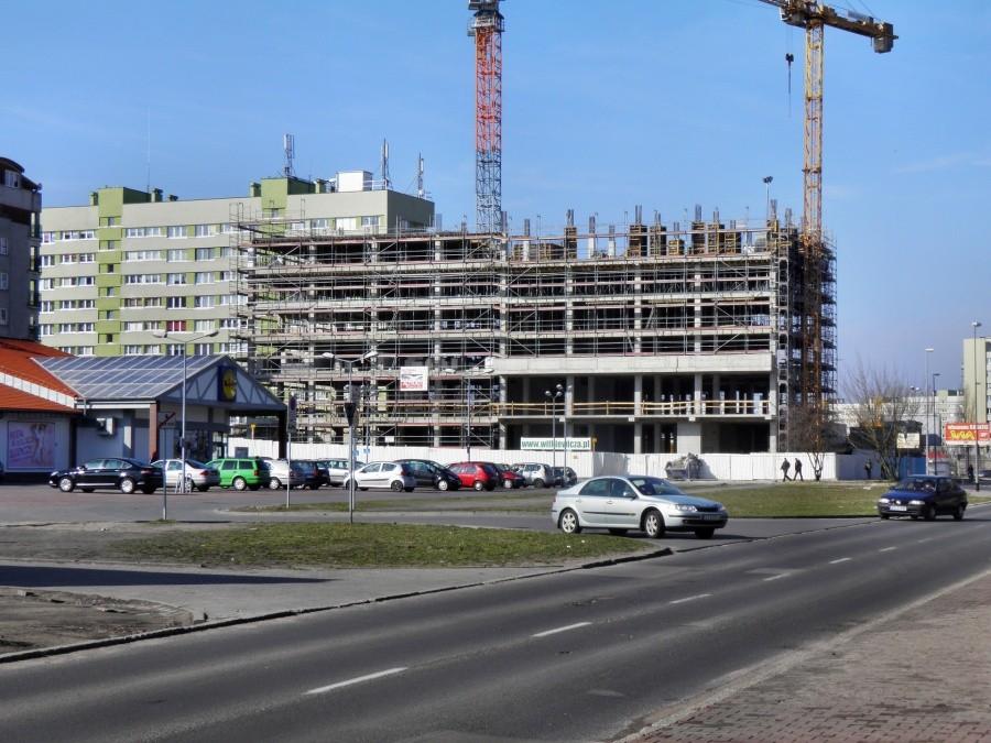 Szybko postępująca budowa na rogu ulic Witkiewicza i Santockiej.