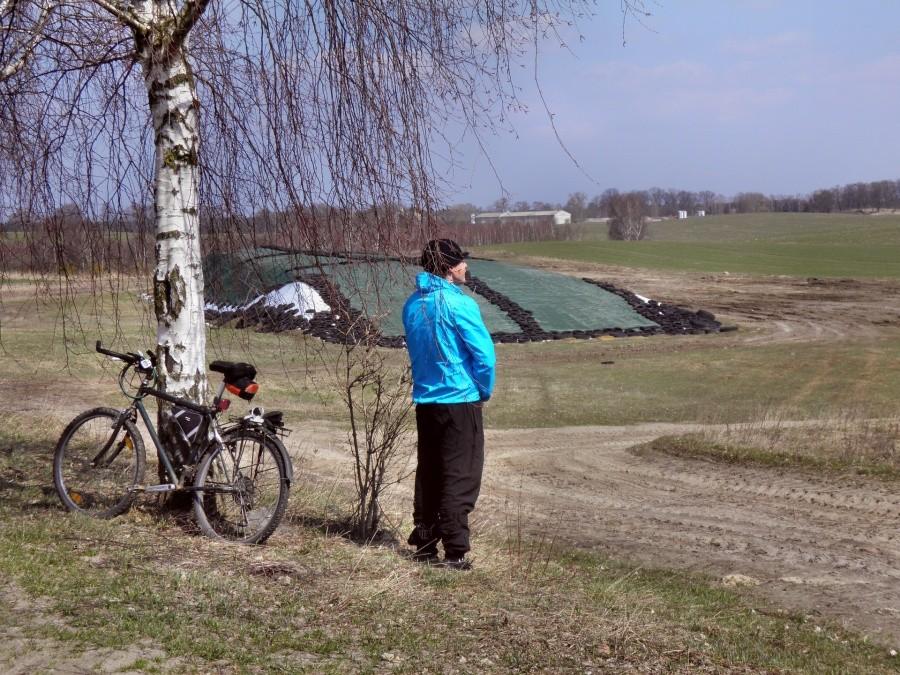 Podziwiam wiosenny krajobraz tuż za miejscowością Bismak.