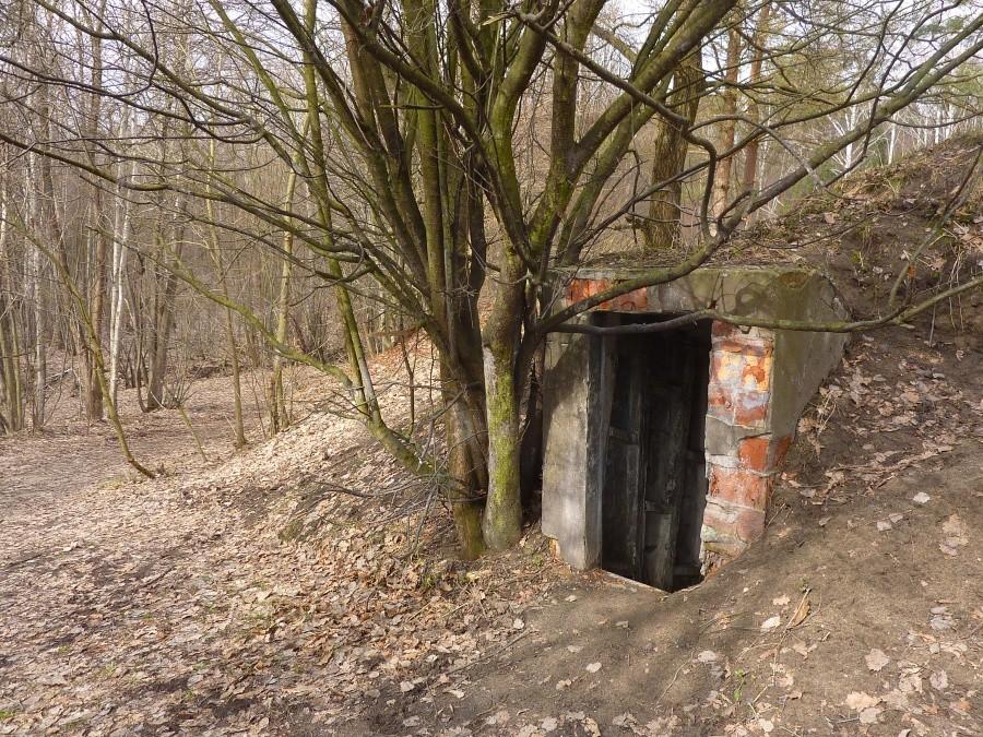 Wejście do schronu przeciwlotniczego
