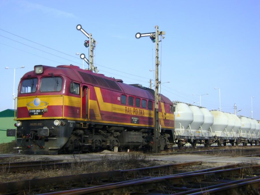 M62M-012 wyrusza z ładownym składem ze stacji Jeleń w kierunku Skarżyska Kamiennej