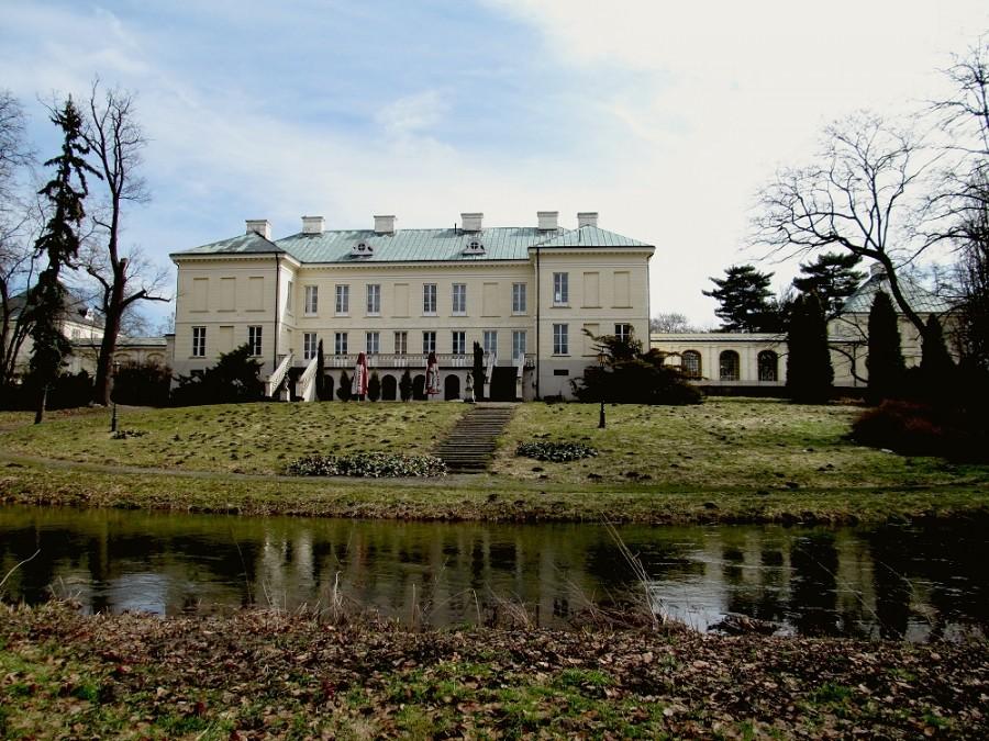 Walewice - Pałac i rzeka Mroga