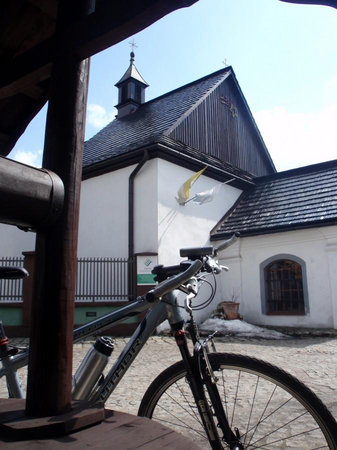 Przy kościółku św. Barbary w Żarkach