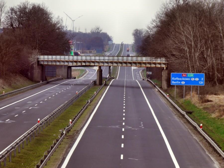 Widok z mostka nad autostradą do Berlina - 16 kwietnia 13 r.