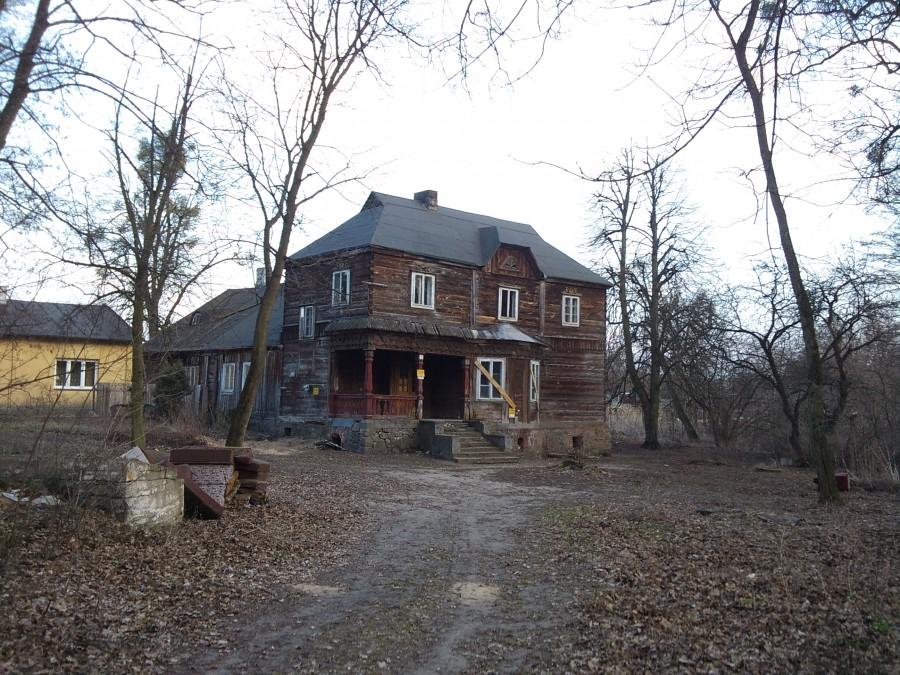 Dworek a raczej to co z niego zostało w Czarnym
