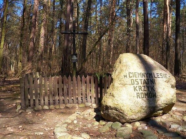 Zginęło wówczas 104 Romów z okolic Puszczy Kampinoskiej, przeżyła 1 osoba...