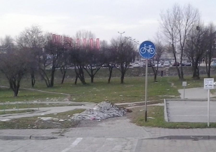 śnieg na ścieżce rowerowej w środku kwietnia