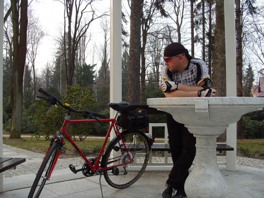 Z darmowego źródełka w Polanicy wody jeszcze nie puszczają, czyli susza.