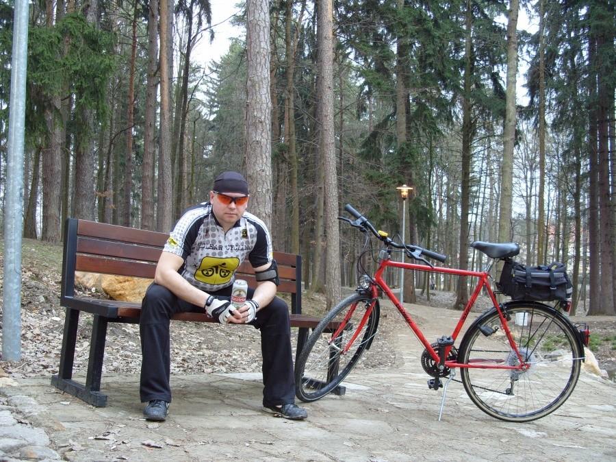 Obiecane piwko wraz z chętnym na ten trunek niedźwiedziem, dobrze że nie był zachłanny i było pół na pół ;).