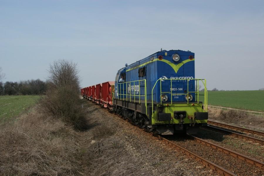 Trumna (SM31)144 podczas rozładunku tłucznia na szlaku Twardawa-Głogówek
