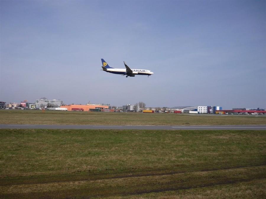 Ryanair też szczęśliwie wylądował.