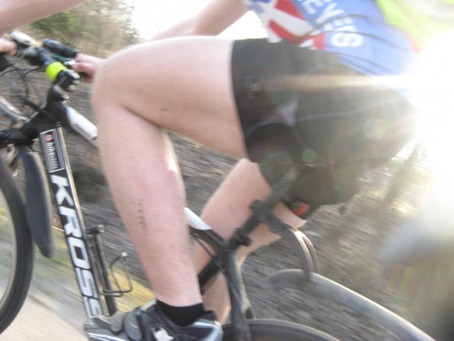 Jakieś pedalące udo