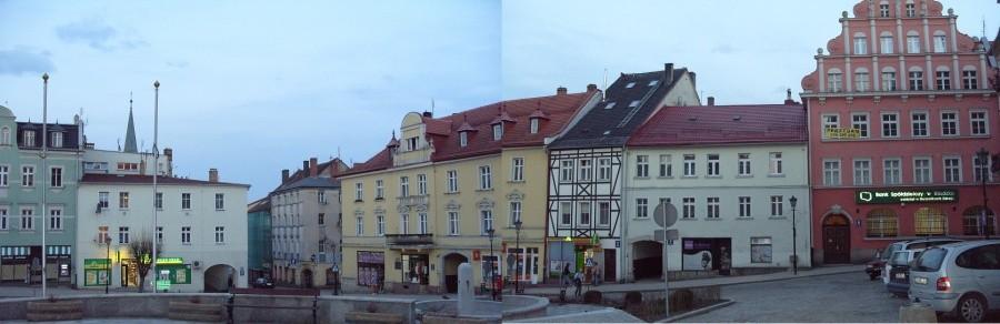 Rynek w Dusznikach jak na tą godzinę to pusto ;(.