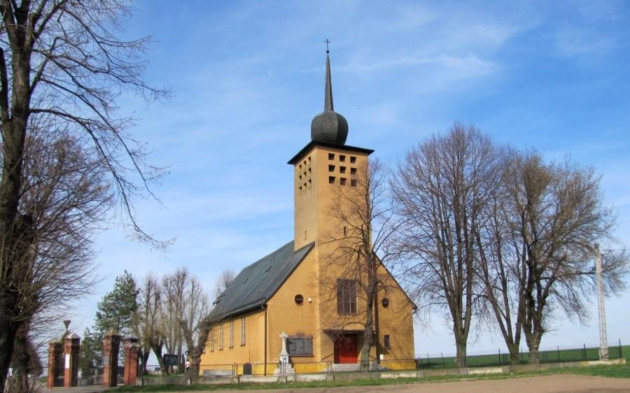 To już Polska, kościół w Pietraszynie.