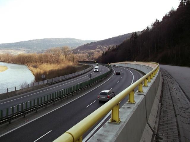 Wzdłuż S7