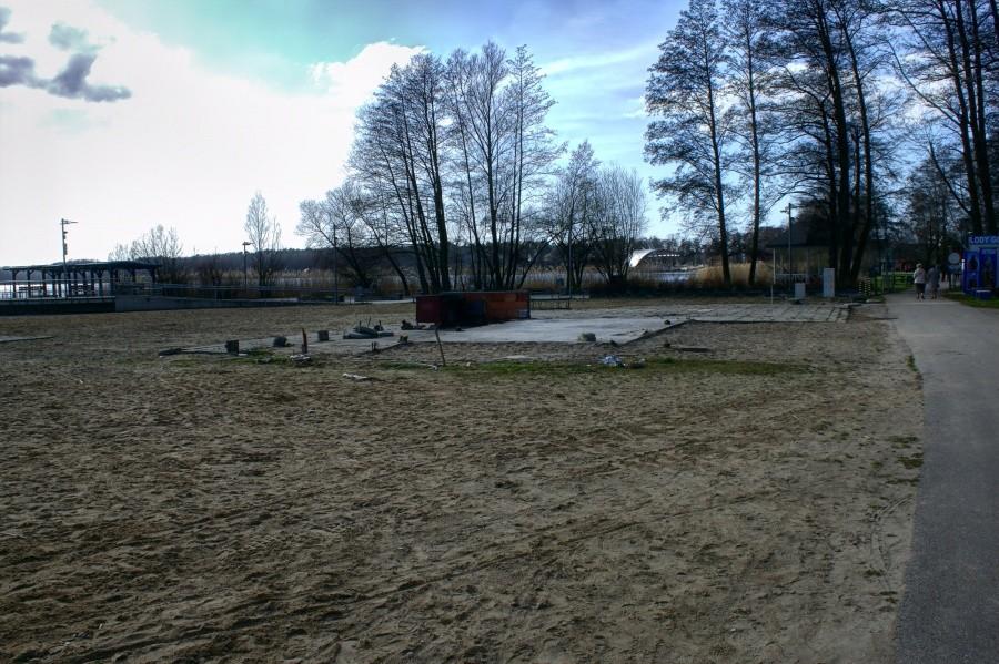 tyle po dawnej kawiarni "Plażowa" pozostało