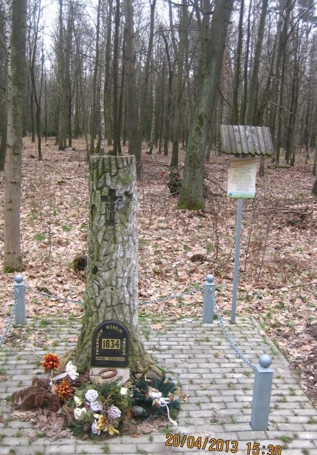pomnik przy szosie Koszęcin-Boronów upamiętniający miejsce śmierci leśniczego Friedricha Wilhelma Prieur wskutek upadku z konia
