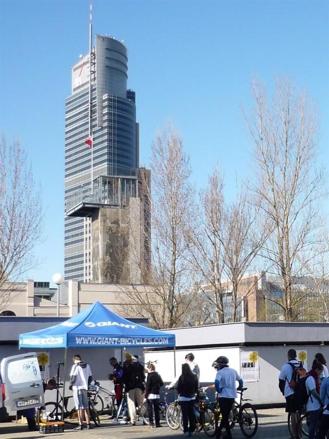Rozwiązanie zagadki kolejkowej, plus Warsaw Trade Tower - drugi po PKiN wieżowiec