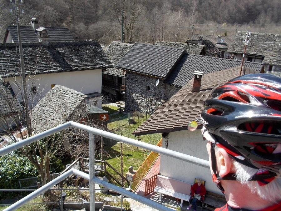 Tour przez Valle Verzasca - stara szwajcarska osada Frasco