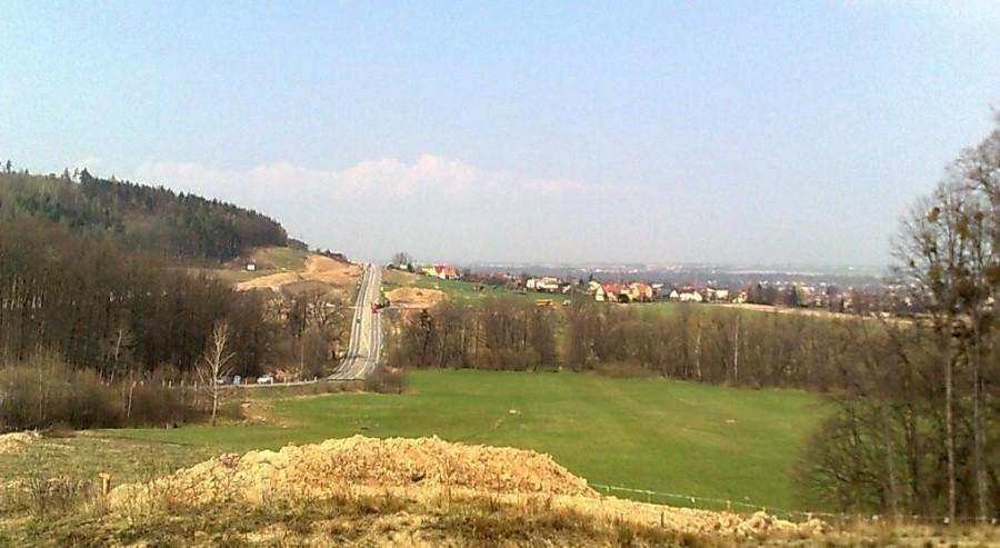 Po przejściu około 5 km dotarłem do asfaltu, na początek ostro w górę.