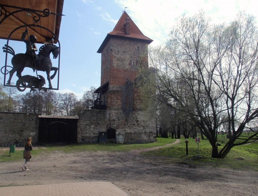 Święty Jerzy i zamek w Chudowie