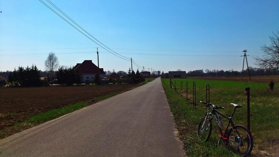 Niedaleko wysokiego koła