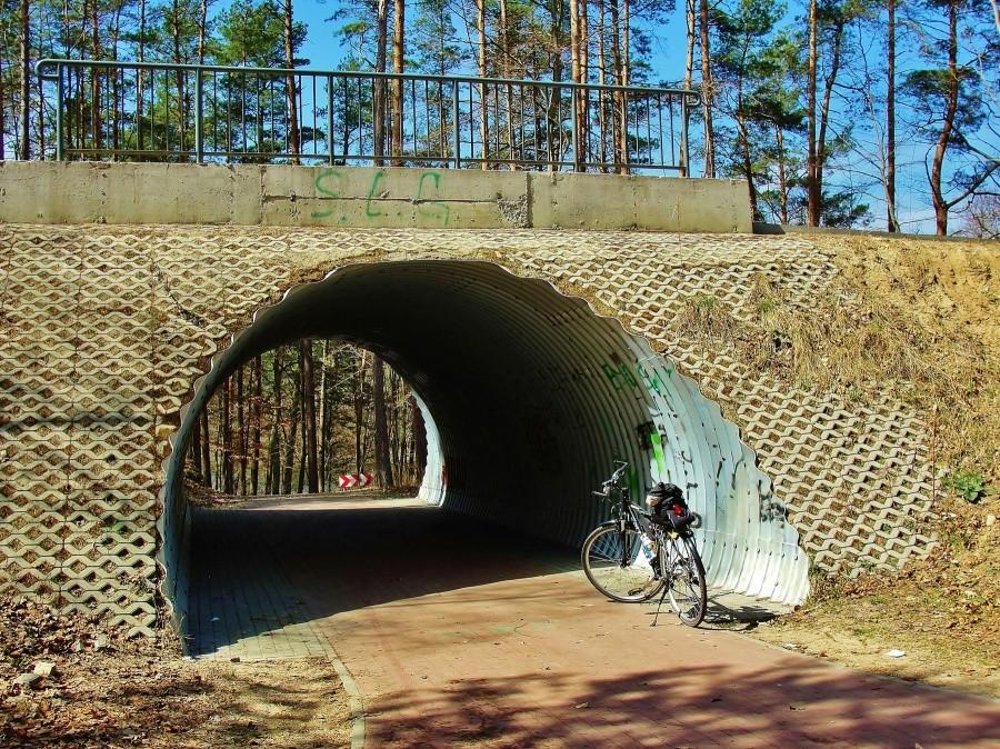 Tunel na ścieżce rowerowej - Borówno.