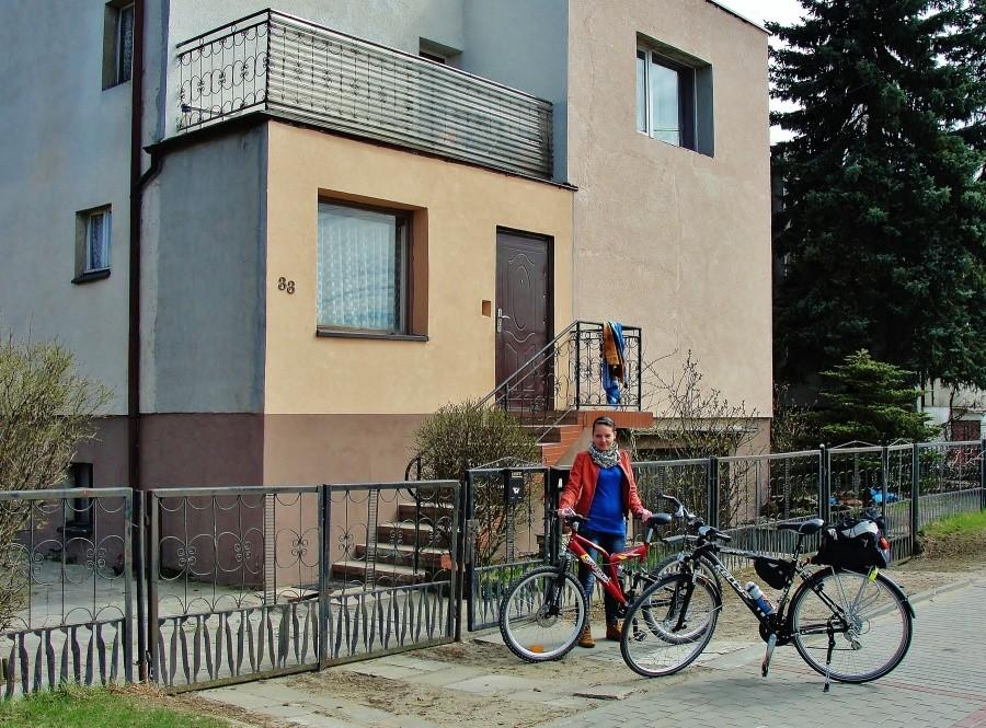 Przed domem spotkałem się z córką która też była dzisiaj na rowerze.
