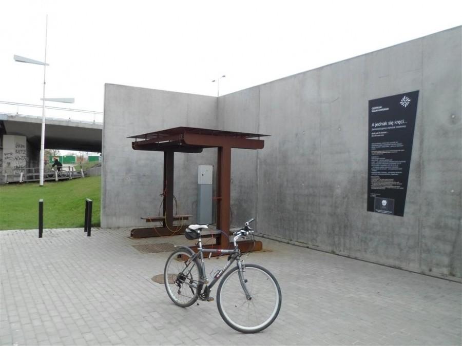 Samoobsługowy warsztat rowerowy przy Centrum Nauki Kopernik