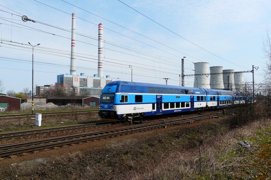 CityElefant na tle Elektrowni Detmarovice.