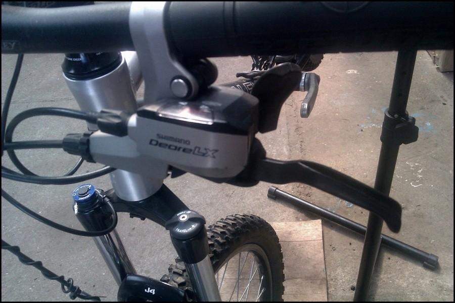 Lewa klamkomanetka Dual Control.