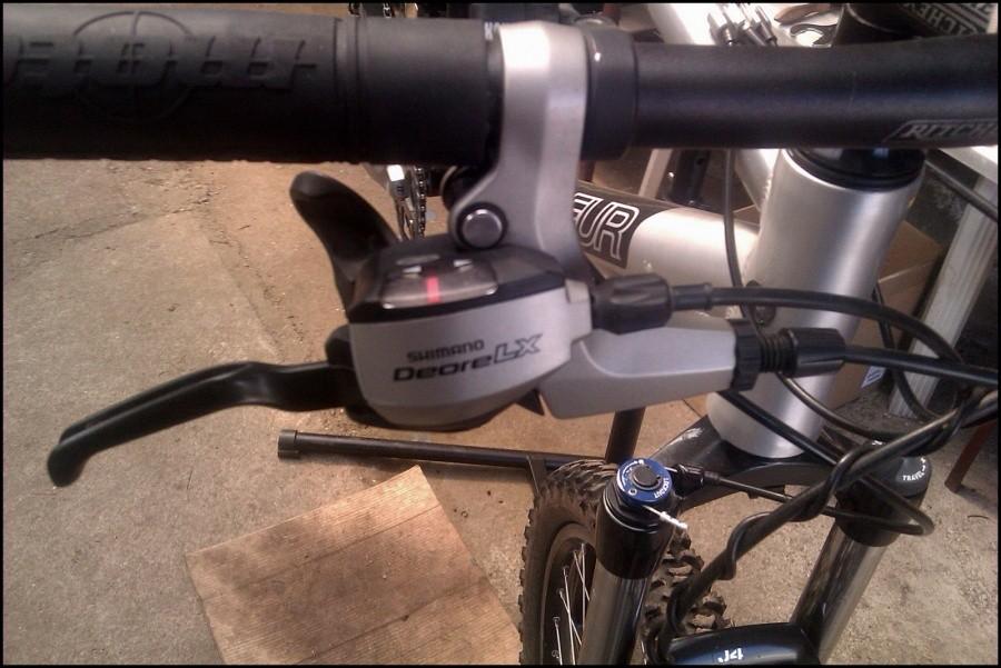Prawa klamkomanetka Dual Control.