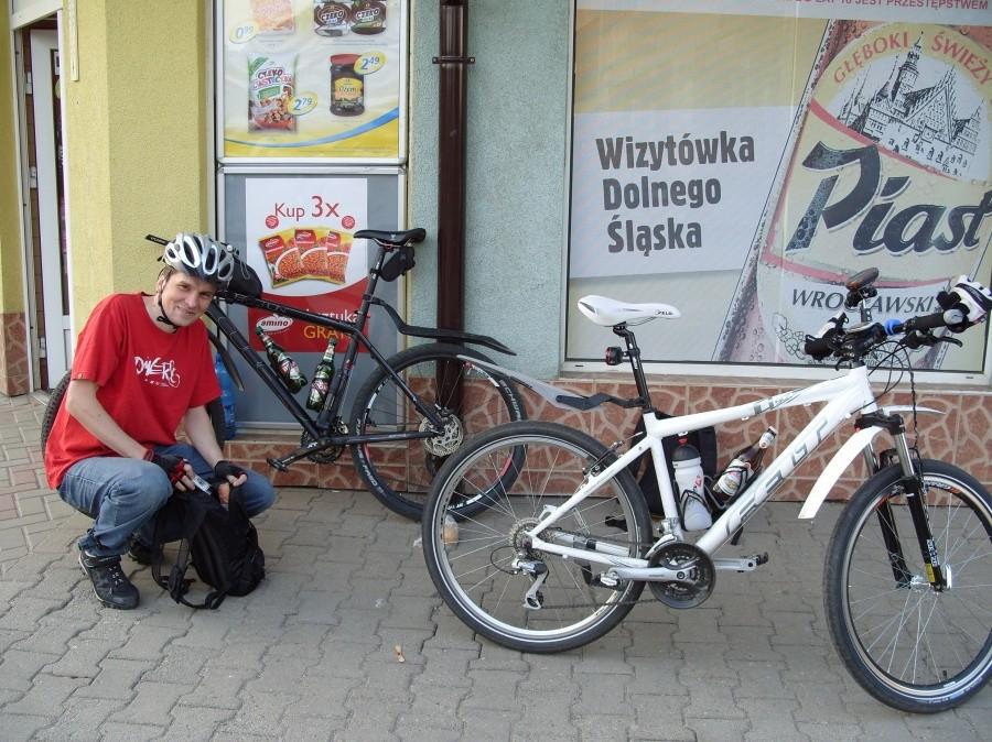 Ryjek testuje koszyki na bidony i jak widać to świetna sprawa ;).